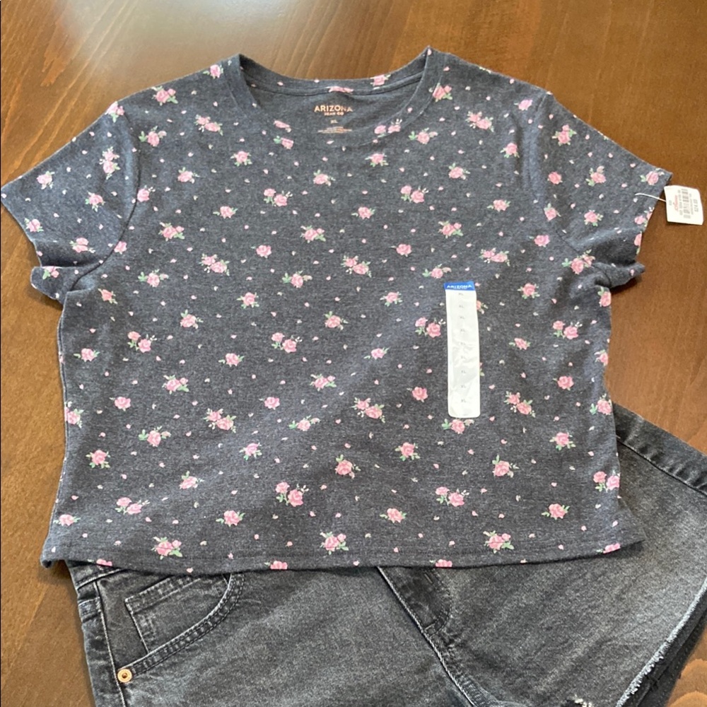 Women's Floral Print Slightly Cropped Top, size XL. Arizona Jean Company - Picture 8 of 9